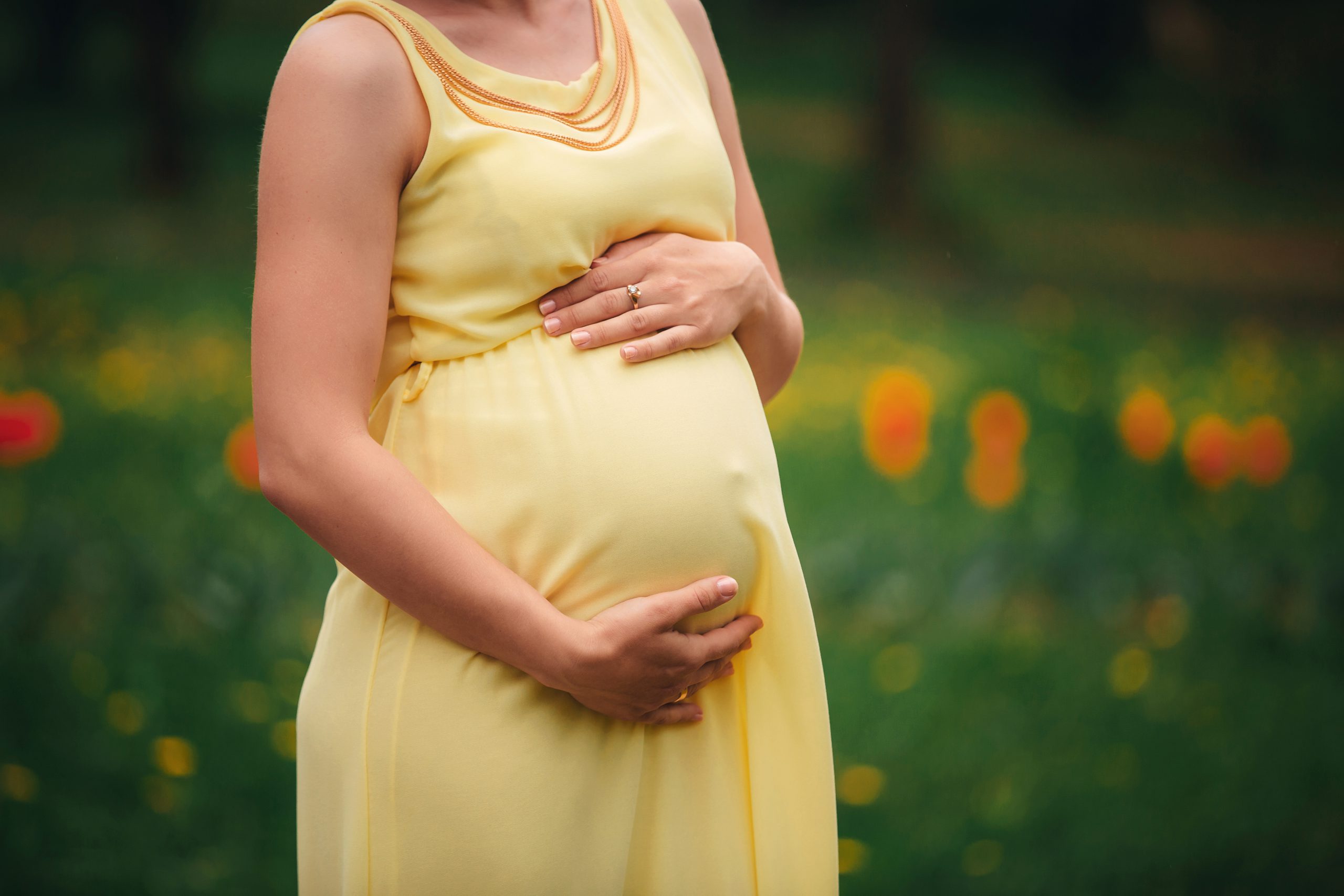 Русские беременные дают. Желтое платье для беременных.